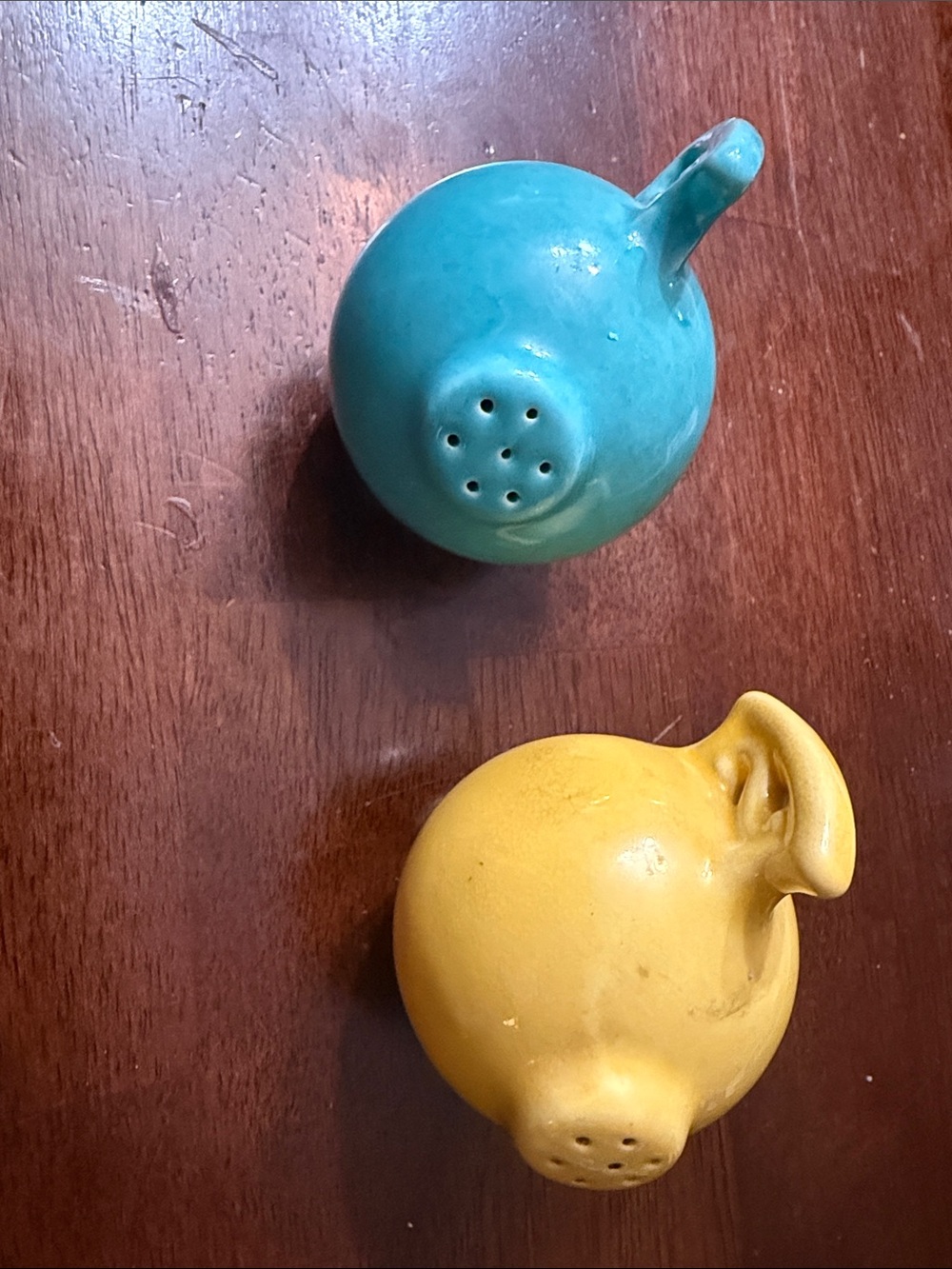 1930s vintage Red Wing Gypsy Pottery set of salt and pepper shakers